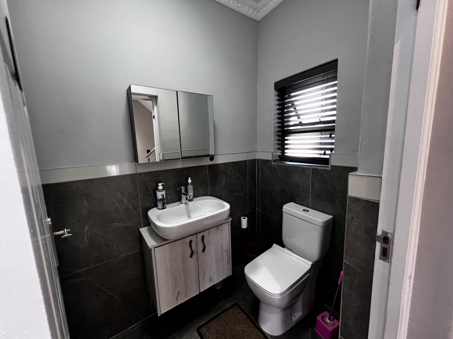 To Let 5 Bedroom Property for Rent in Parklands North Western Cape